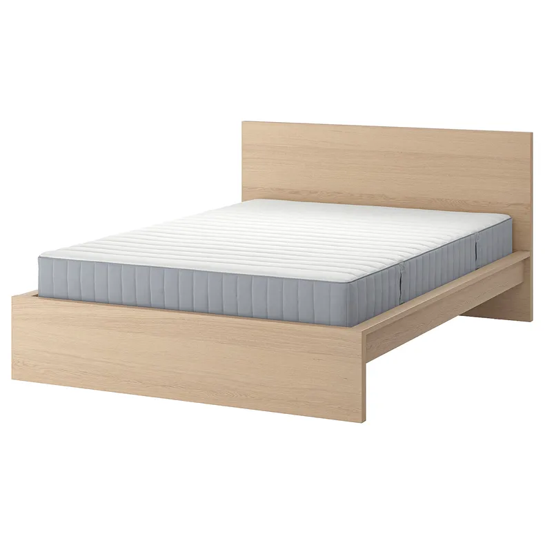IKEA MALM МАЛЬМ, каркас ліжка з матрацом, білений дубовий шпон / ВАЛЕВОГ жорсткий, 140x200 см 195.440.68 фото №1