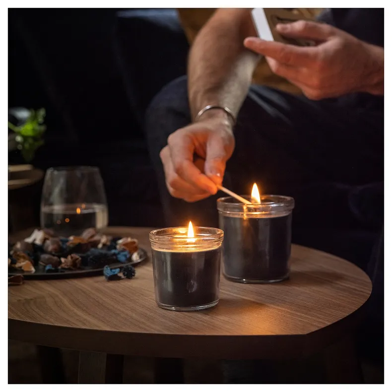 IKEA FRUKTSKOG ФРУКТСКОГ, ароматическая свеча в стакане, Ветивер и герань / черная бирюза, 20 часов. 805.558.35 фото №5