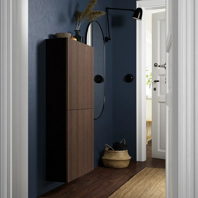 IKEA BESTÅ БЕСТО, навесной шкаф с 2 дверями, черный / коричневый Björköviken / коричневый шпон дуба, 60x22x128 см 894.219.69 фото №3