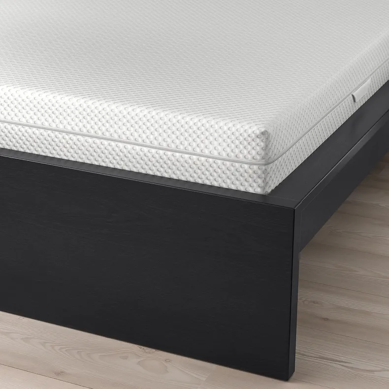 IKEA MALM МАЛЬМ, каркас ліжка з матрацом, чорний / коричневий / бигдаль середньої твердості, 140x200 см 795.444.33 фото №2