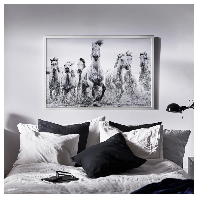 IKEA BJÖRKSTA БЬЙОРКСТА, картина з рамкою, коні на воді / срібло, 118x78 см 595.089.02 фото №2