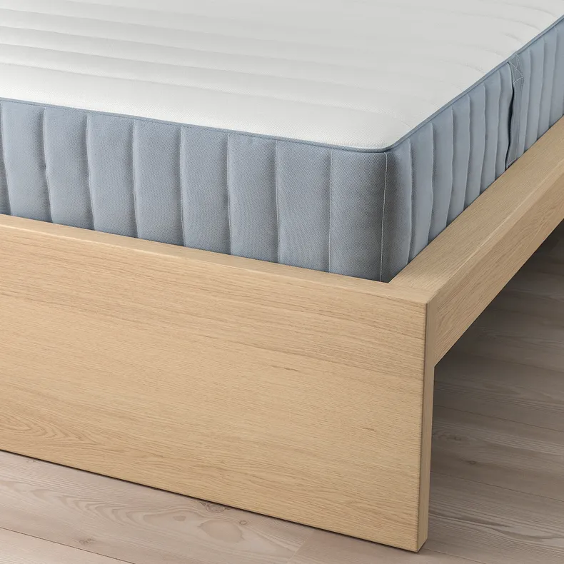 IKEA MALM МАЛЬМ, каркас ліжка з матрацом, Шпон дуба тонований білим / тверда деревина валевог, 120x200 см 995.440.45 фото №2